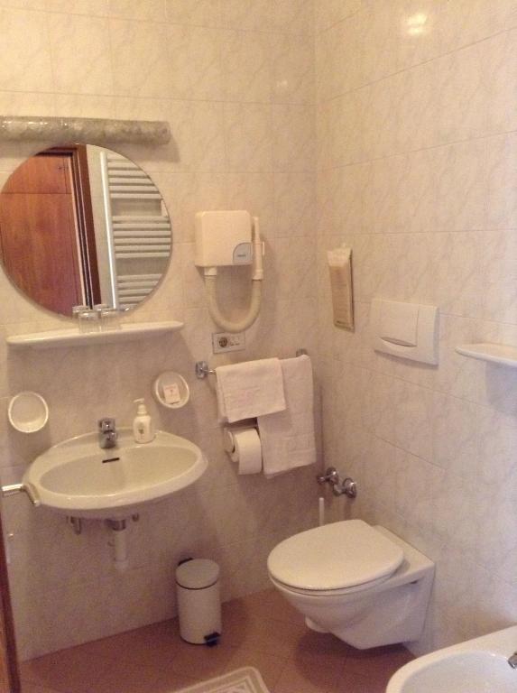 Hotel Tannerhof ميرانو الغرفة الصورة